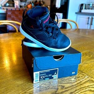 Black Jordan Access boys sneakers. EUC. barely worn.